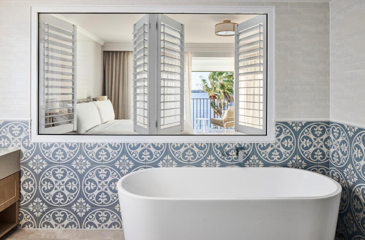 The Beachcomber Hotel & Resort, Ascend Hotel Collection Toukley Ngoại thất bức ảnh Bathroom mirror
