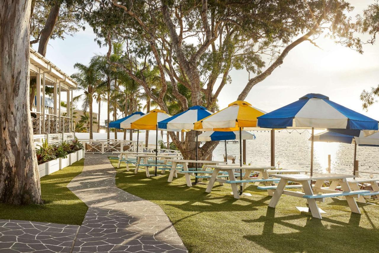 The Beachcomber Hotel & Resort, Ascend Hotel Collection Toukley Ngoại thất bức ảnh The beachside lawn at the Hotel del Coronado