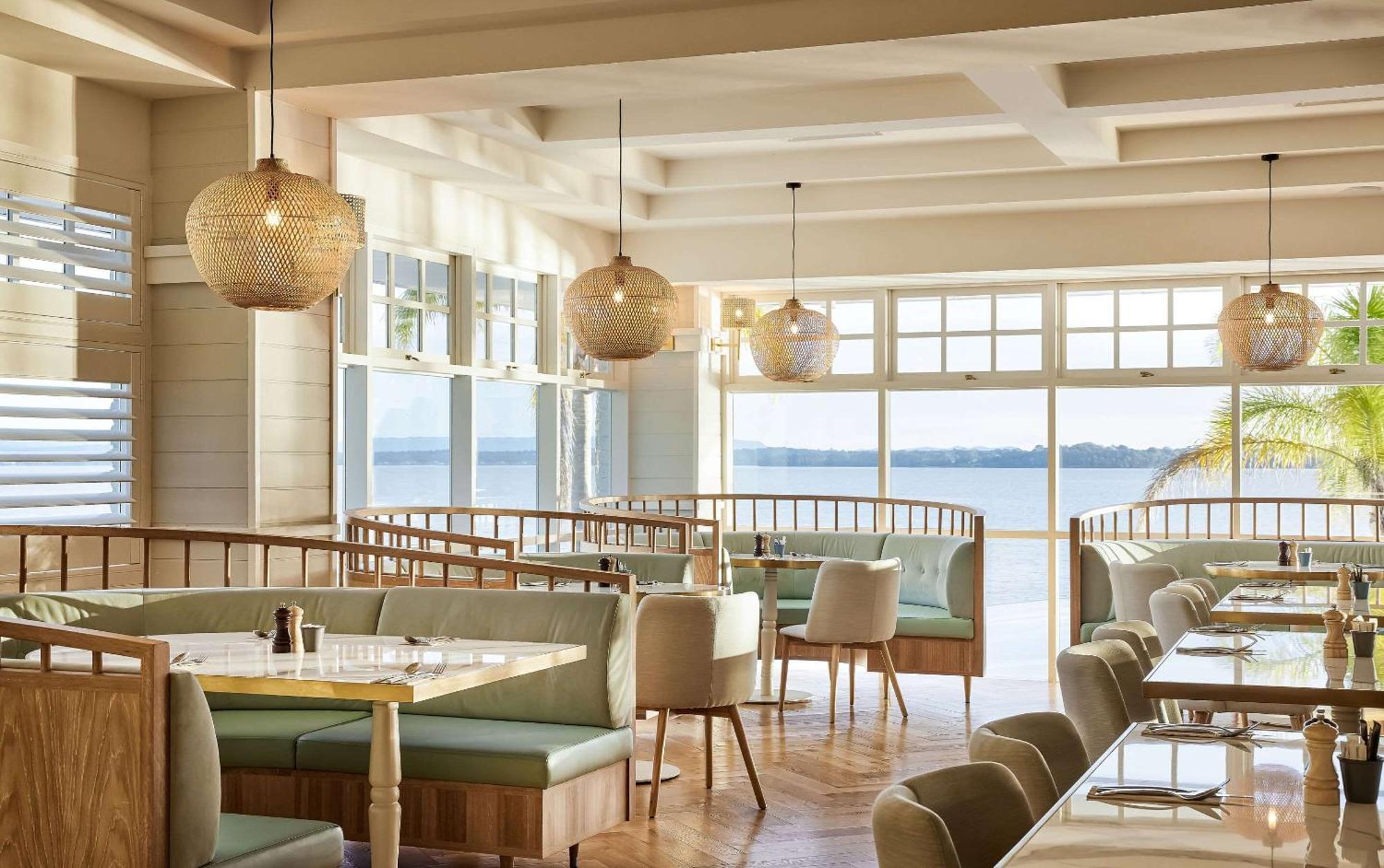 The Beachcomber Hotel & Resort, Ascend Hotel Collection Toukley Ngoại thất bức ảnh The restaurant at the hotel