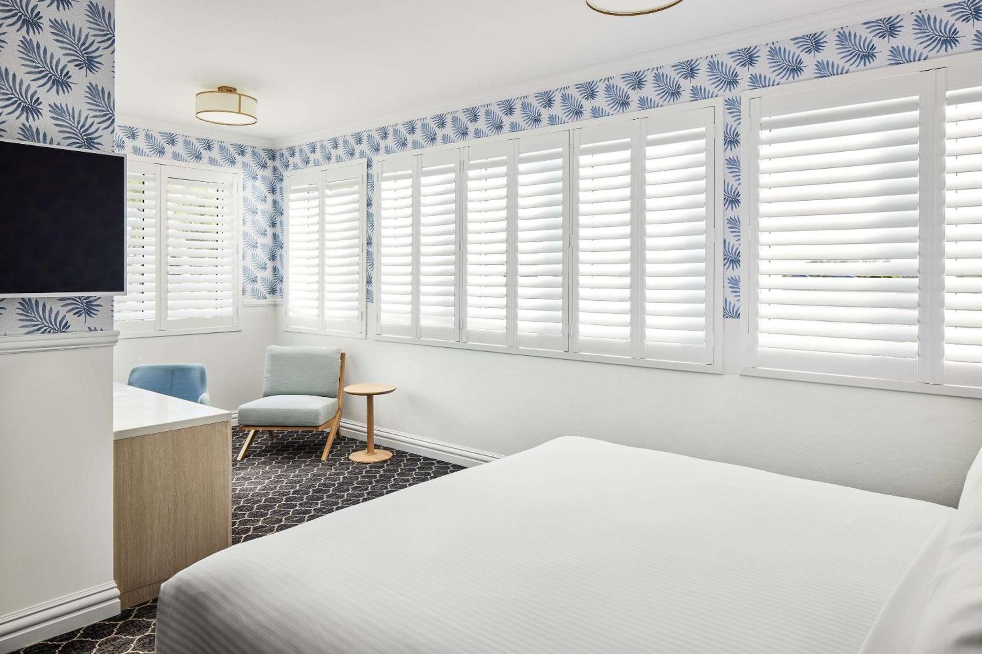 The Beachcomber Hotel & Resort, Ascend Hotel Collection Toukley Ngoại thất bức ảnh A bedroom with shutters