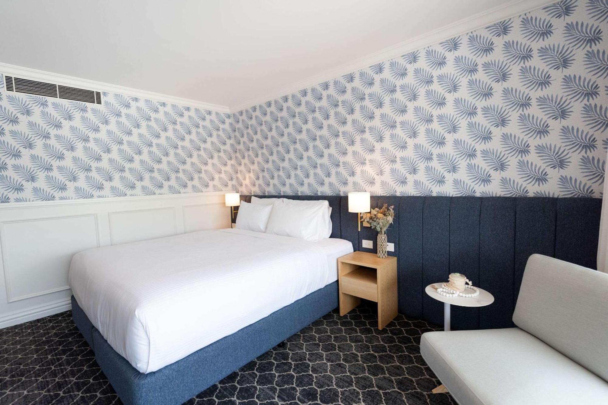 The Beachcomber Hotel & Resort, Ascend Hotel Collection Toukley Ngoại thất bức ảnh A room at the Hotel Zags
