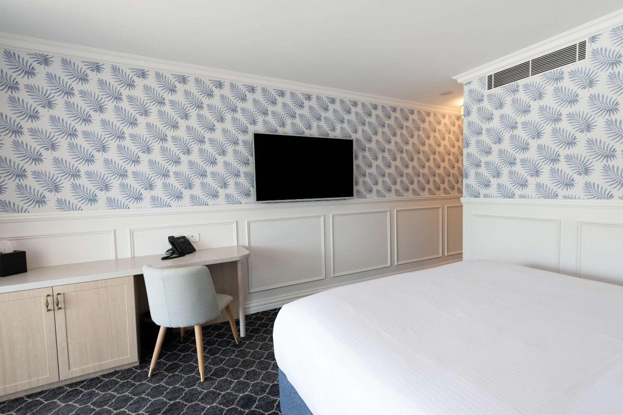 The Beachcomber Hotel & Resort, Ascend Hotel Collection Toukley Ngoại thất bức ảnh A room at the Hotel