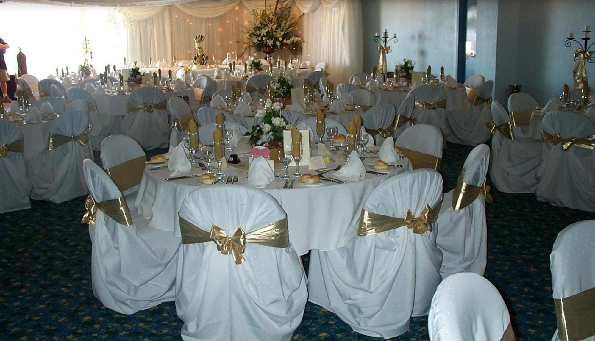 The Beachcomber Hotel & Resort, Ascend Hotel Collection Toukley Ngoại thất bức ảnh A wedding reception