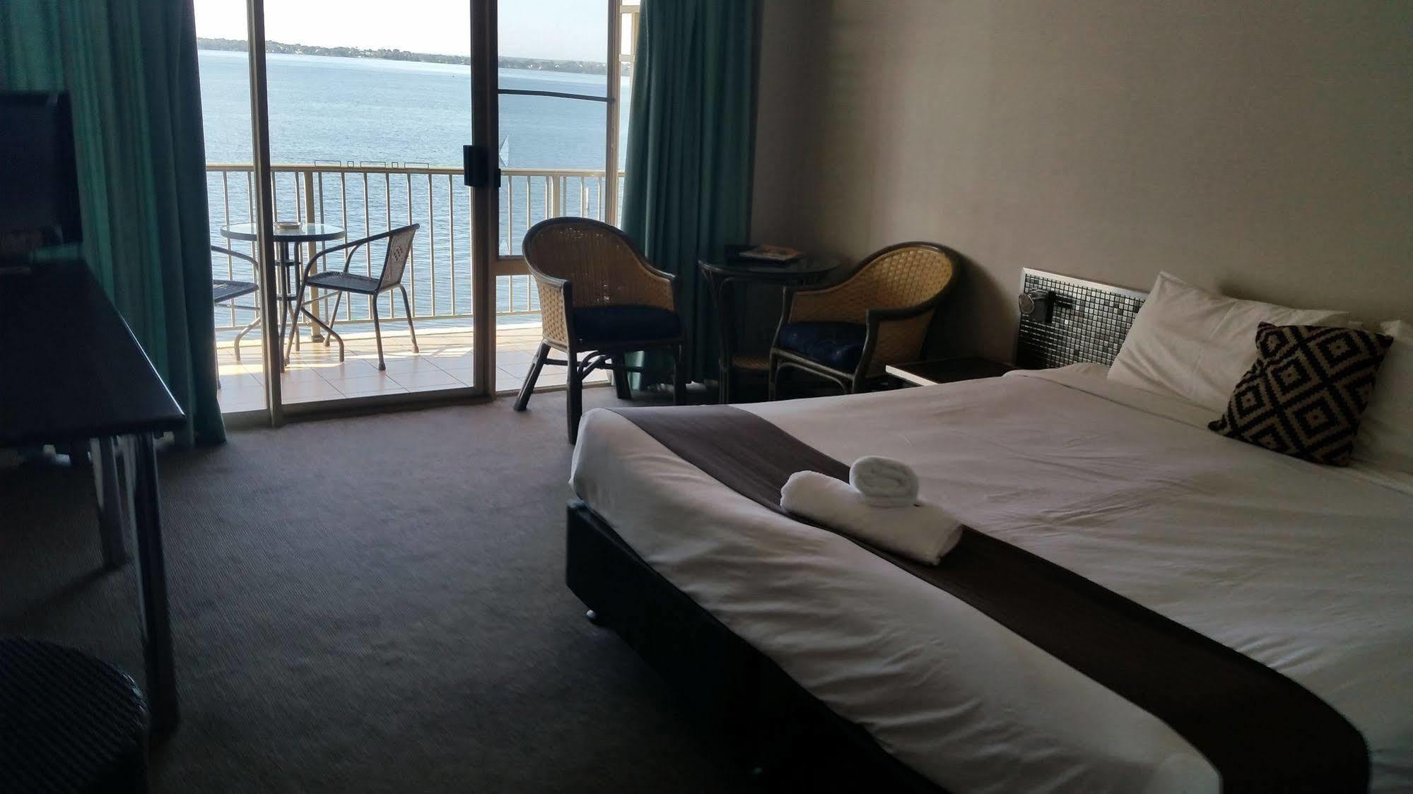 The Beachcomber Hotel & Resort, Ascend Hotel Collection Toukley Ngoại thất bức ảnh A room at the Bayview Hotel