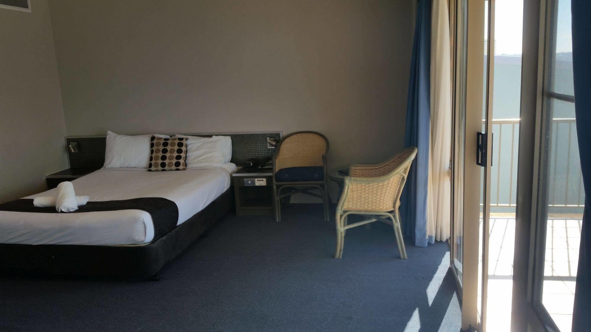 The Beachcomber Hotel & Resort, Ascend Hotel Collection Toukley Ngoại thất bức ảnh A room at the hotel